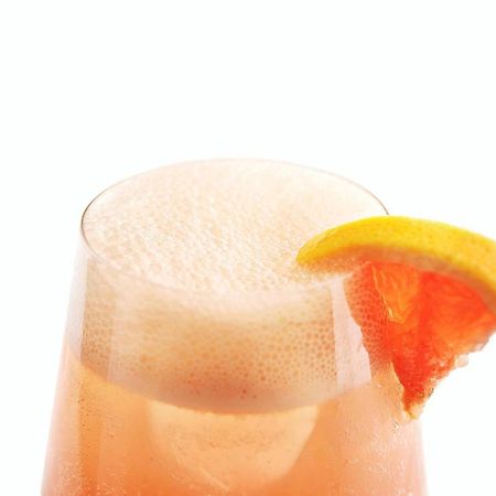 Le Meridien Jeddah Exterior foto A glass of pink grapefruit soda