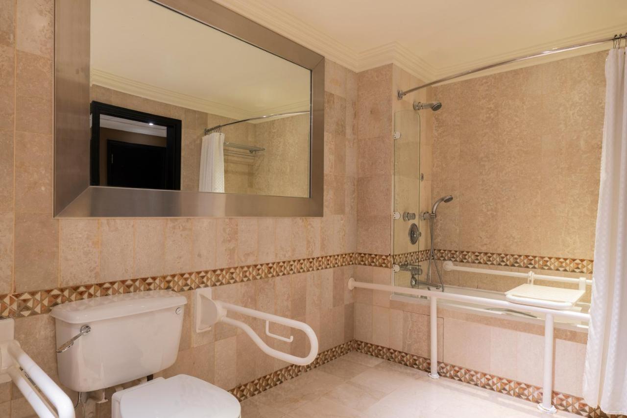 Le Meridien Jeddah Exterior foto Bathroom