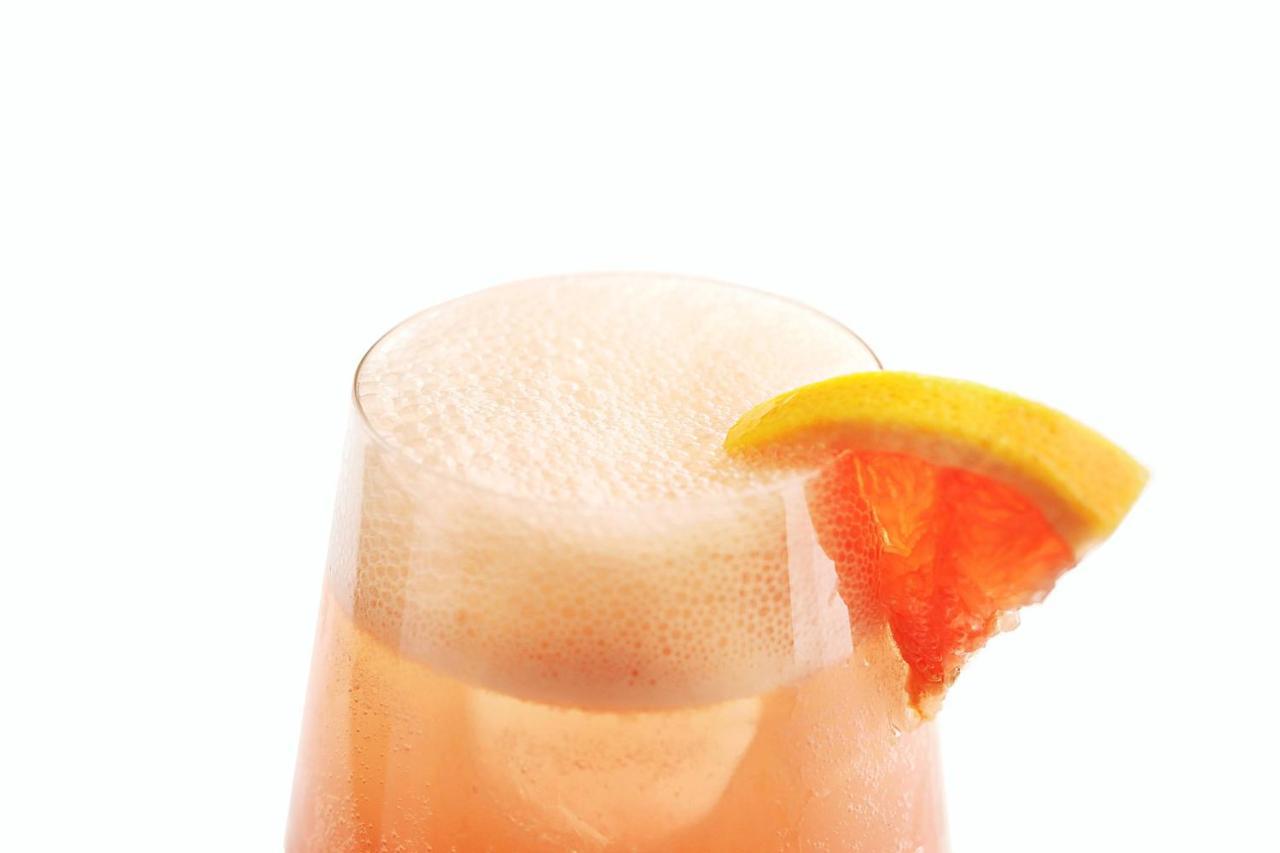 Le Meridien Jeddah Exterior foto A glass of pink grapefruit soda