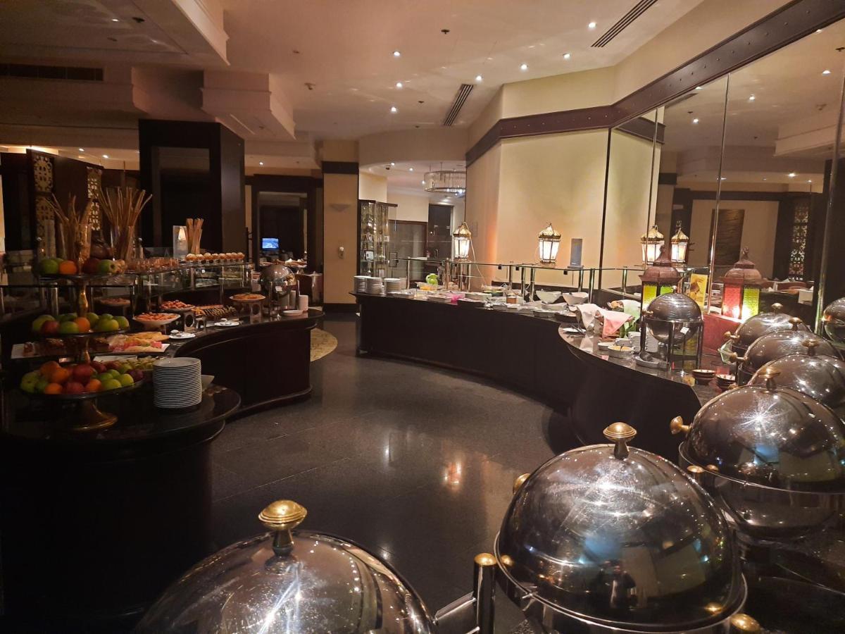 Le Meridien Jeddah Exterior foto The buffet at the hotel