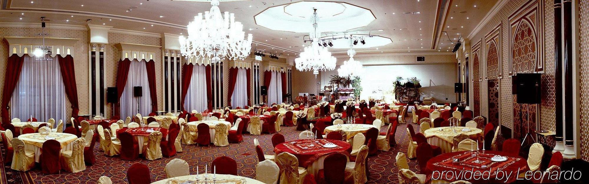 Le Meridien Jeddah Restaurant foto A banquet hall