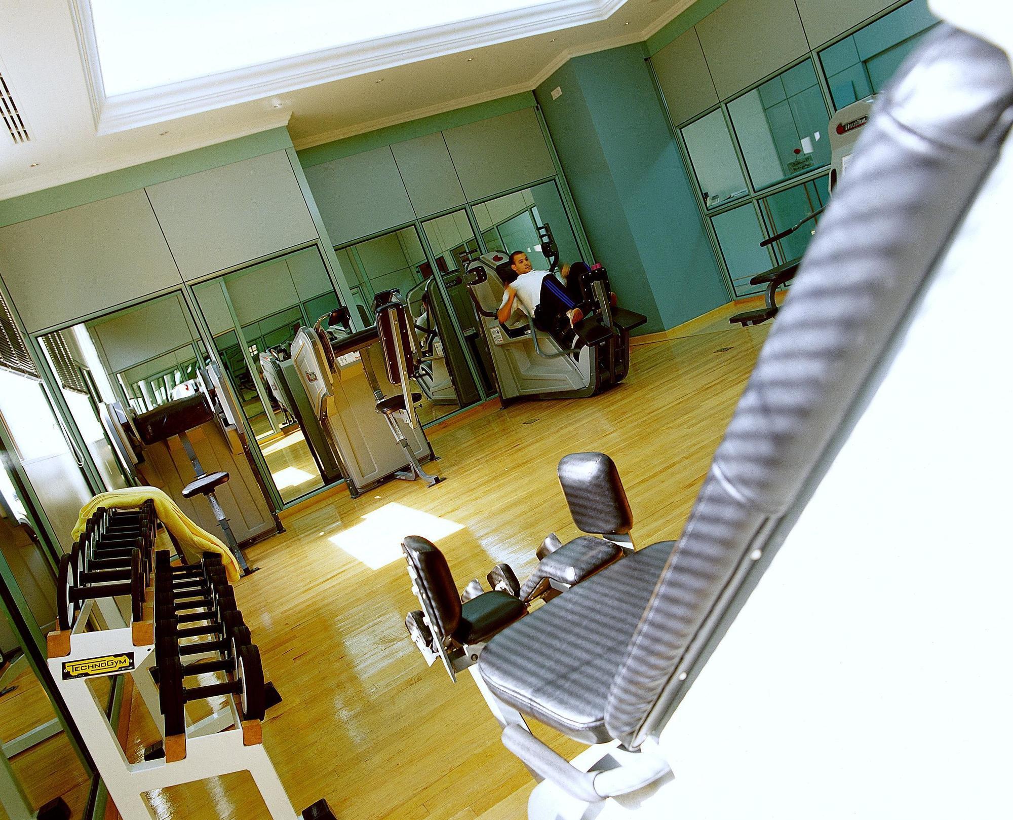 Le Meridien Jeddah Exterior foto The gym at the 5th floor