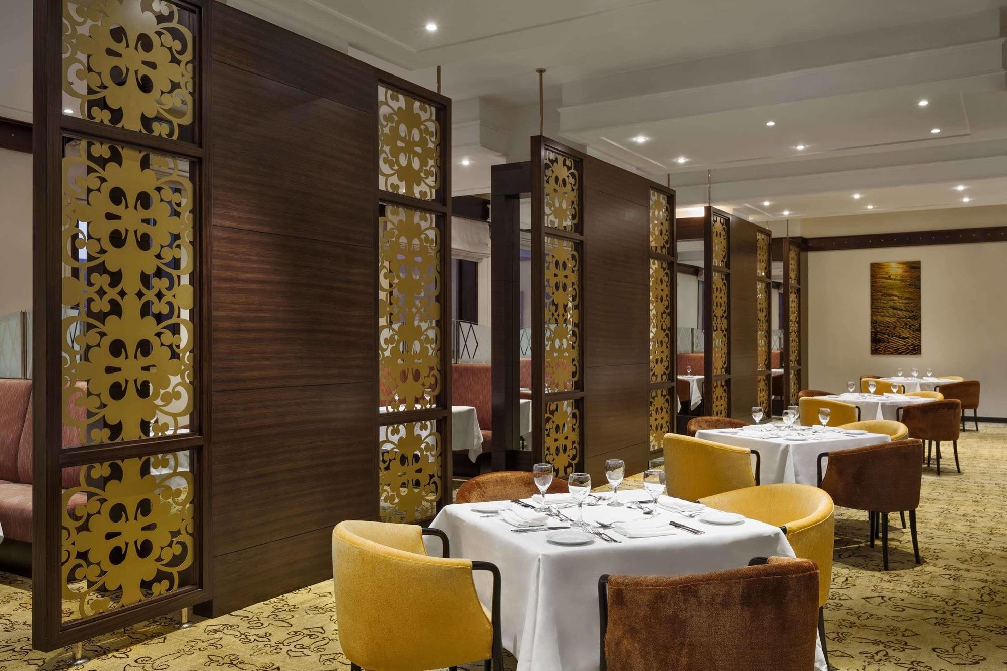 Le Meridien Jeddah Exterior foto The restaurant